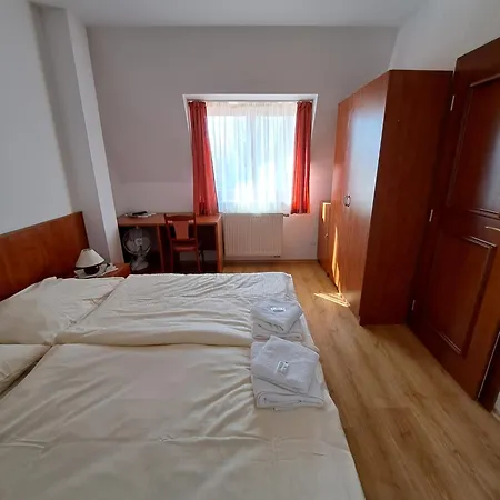 Pri Rybniku Гостевой дом Velka Paka